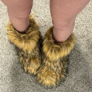 Cvntyyy Fur Slipper Boots Yellow and Black